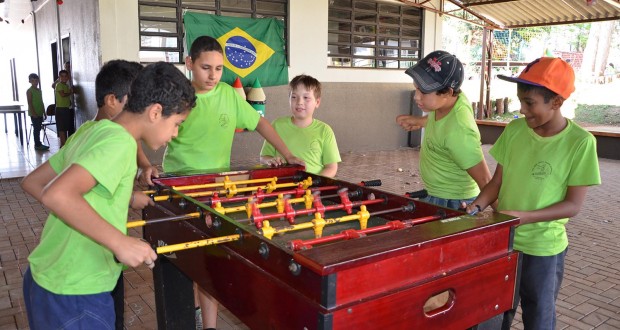 Na Escola Doutor Gentil Toledo de Moraes Júnior são 157 alunos estudando em período integral - Valdir Silva