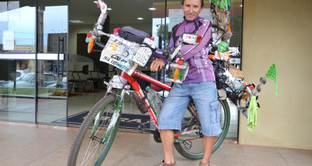 O ex-cortador de cana do Piauí, Renato Campinho, que percorreu 200 mil quilômetros mundo afora passou por Ubiratã