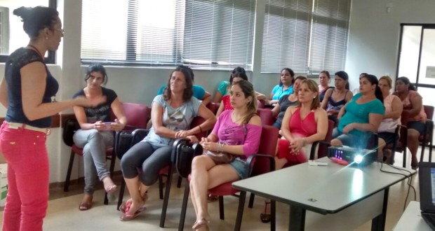 O treinamento aconteceu na sala de reuniões da Secretaria de Educação e contou com a participação de 32 merendeiras - Valdir Silva