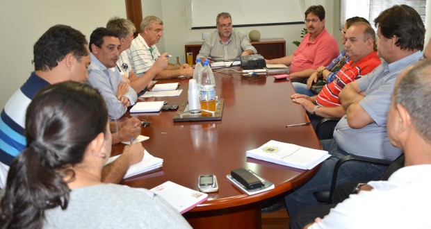 Esta foi a primeira reunião com o secretariado municipais; novas reunião deverão acontecer no decorre de 2015 - Valdir Silva