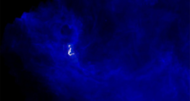 Imagem revela filamentos de gás prestes a acender como estrelas na região conhecida como Barnard 5, no berçário estelar de Perseu, a 800 anos-luz daqui. (Crédito: B. Saxton (NRAO/AUI/NSF))