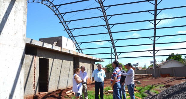 Baco acompanhou o andamento das construção da quadra da Escola Dr. Gentil - Valdir Silva