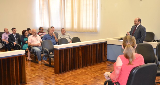 Juiz e promotora informaram aos presentes na reunião a quantidade de processos que tramitam na Comarca - Valdir Silva