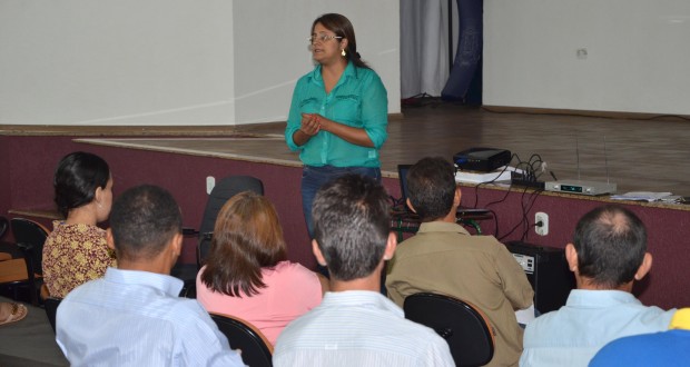A secretária de Saúde, Cristiane Pantaleão ministrou a palestra Magna - Valdir Silva
