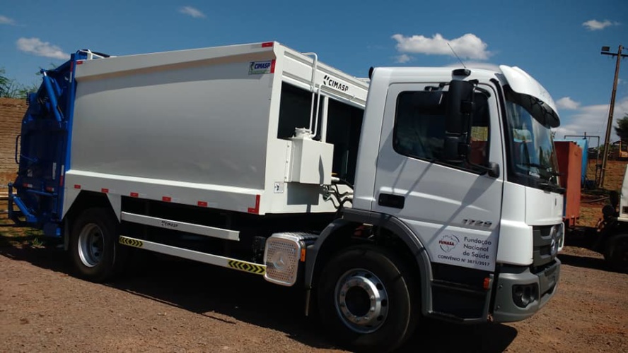 UBIRATÃ CONQUISTA MAIS UM CAMINHÃO COMPACTADOR PARA COLETA DE LIXO NO