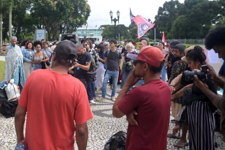 Ato contra internação involuntária em Curitiba tem Sine Móvel e repercussão nas redes