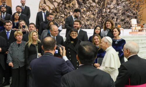 Camerata Antiqua de Curitiba toca em Roma e é saudada pelo Papa Leão XIV