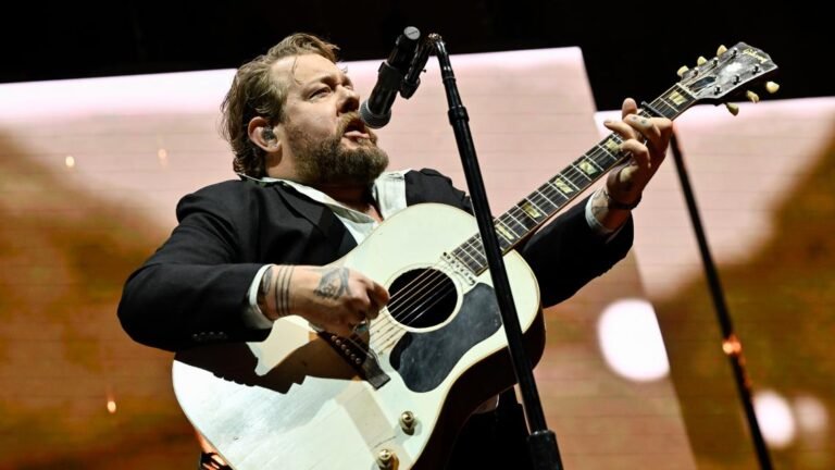 Colorado music star to perform national anthem at Broncos-Patriots game