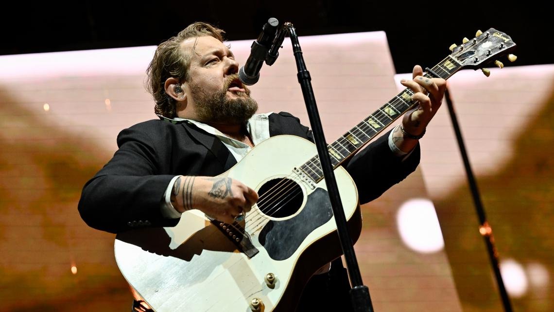 Colorado music star to perform national anthem at Broncos-Patriots game