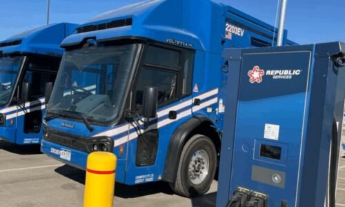Republic services commerce city colorado usa waste collection mcneilus volterra cropped