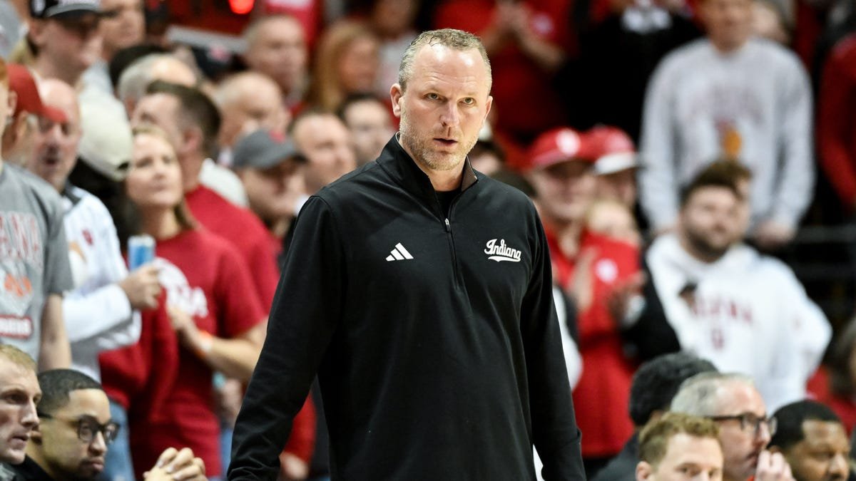 Darian DeVries coaching vs Matt Painter