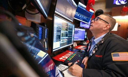 Economist Peter Schiff warns gold rally signals major dollar crisis, economic collapse ahead