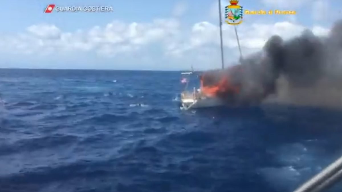 Esplosione imbarcazione migranti a Praialonga: ribaltata la condanna di primo grado, assolti i due finanzieri