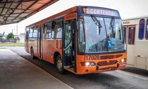 Fim de linha de ônibus na grande Curitiba faz trajeto durar três horas. "É cansativo"