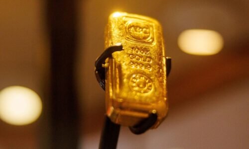 Gold Retreats as Reports on Trump’s Fed Nominee Boost Dollar