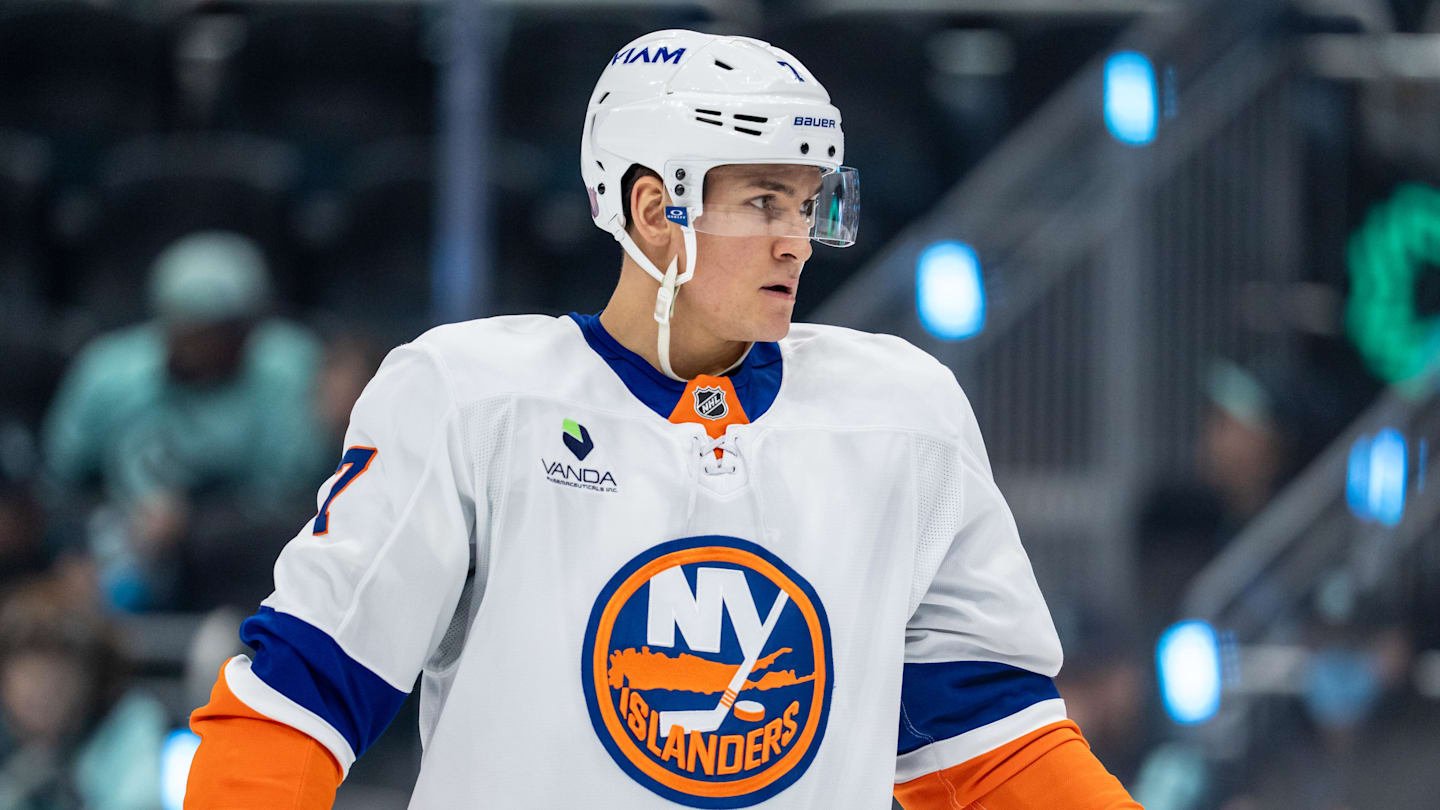 Jan 21, 2026; Seattle, Washington, USA; New York Islanders forward Maxim Tsyplakov (7) is pictured during a game against the Seattle Kraken at Climate Pledge Arena. Mandatory Credit: Stephen Brashear-Imagn Images