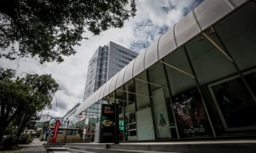 Leilão de shopping histórico de Curitiba é suspenso