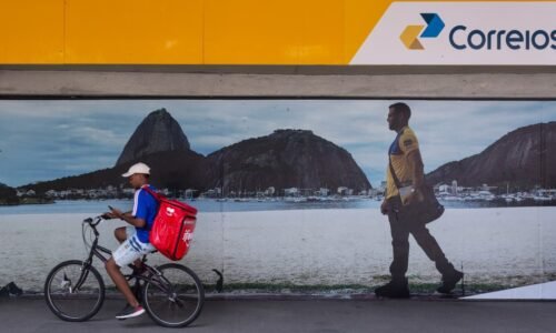 Moraes suspende trechos de decisão do TST que obrigou Correios a pagar 'vale-peru' e 70% de adicional de férias a empregados