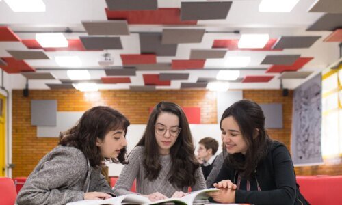 PUCPR Idiomas abre inscrições para comunidade.