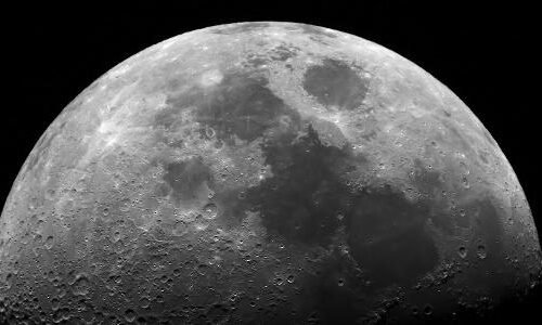 Imagem da superfície da Lua captada por um telescópio na Terra