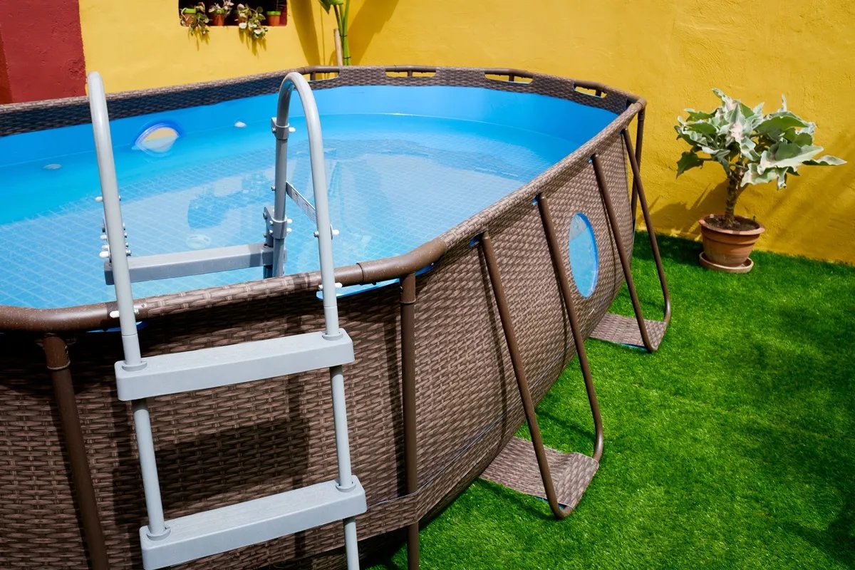 Tem piscina plástica? Veja dicas para reduzir desperdício de água