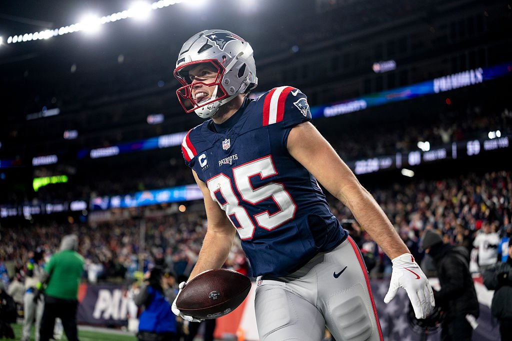 FOXBOROUGH, MASSACHUSETTS - JANUARY 11: Hunter Henry #85 of the New England Patriots celebrates after scoring a touchdown during an NFL wild card playoff game against the Los Angeles Chargers at Gillette Stadium on January 11, 2026 in Foxborough, Massachusetts.