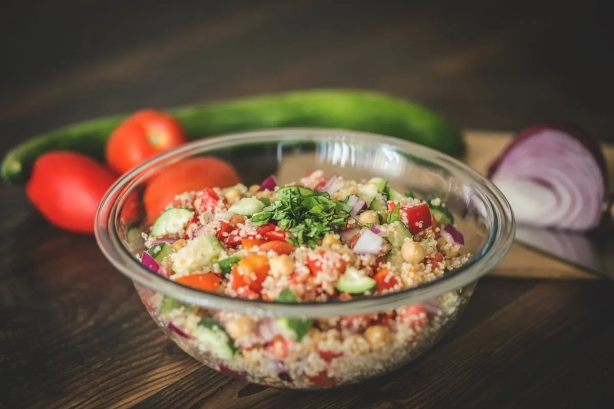 7 receitas de salada detox para o pós-Carnaval