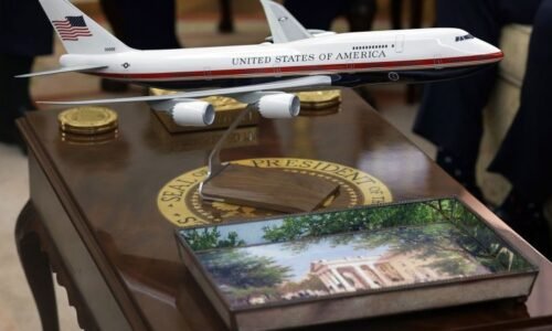 Air Force One will sport Trump’s preferred paint job, after Air Force again reverses course