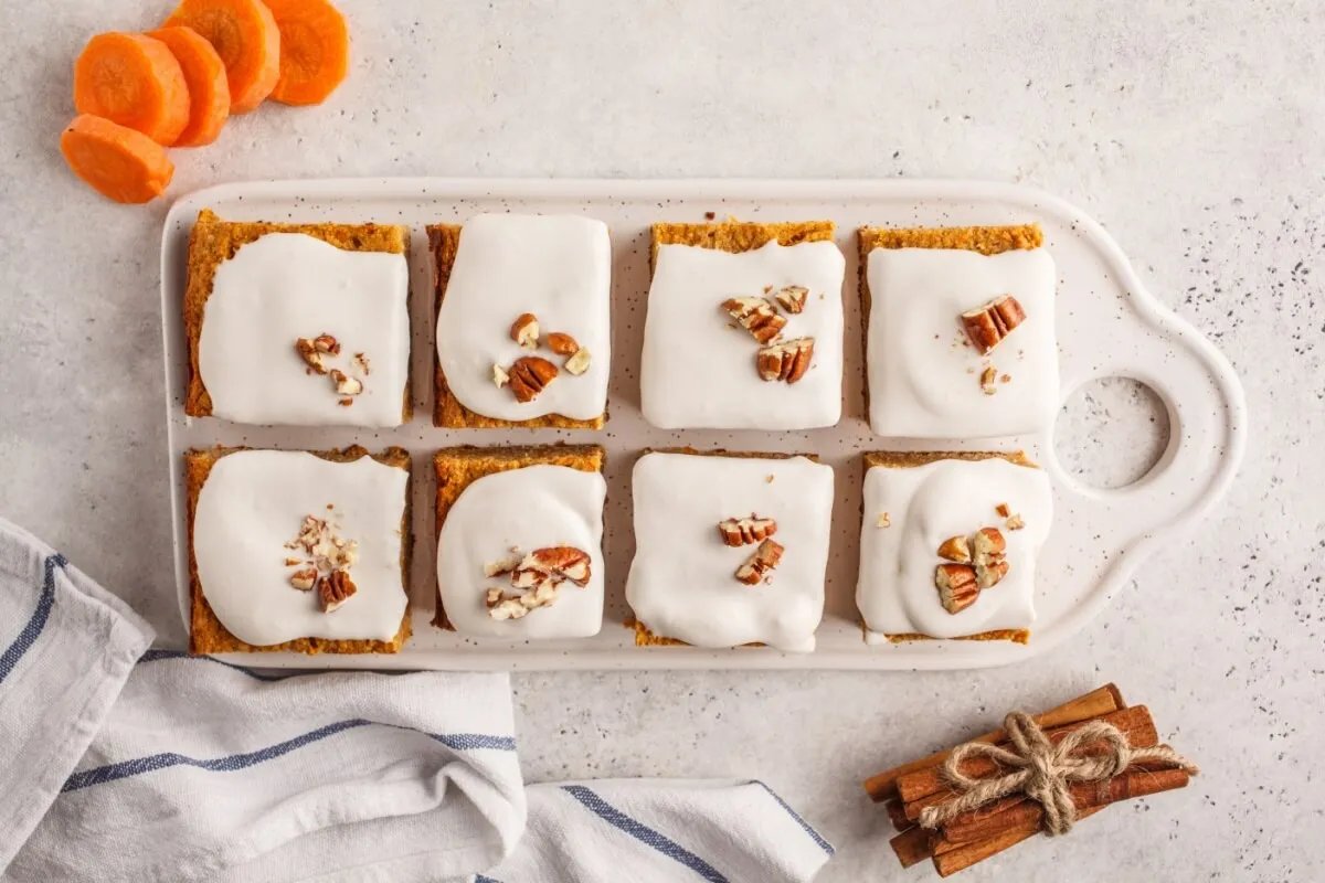 Bolo de cenoura: 7 receitas práticas com cobertura
