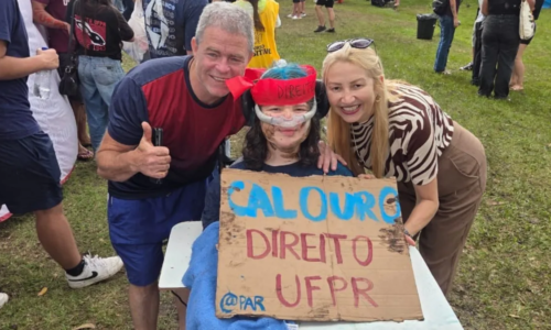 Calouro da UFPR com Duchenne mira política: "Conhecimento fez a diferença"