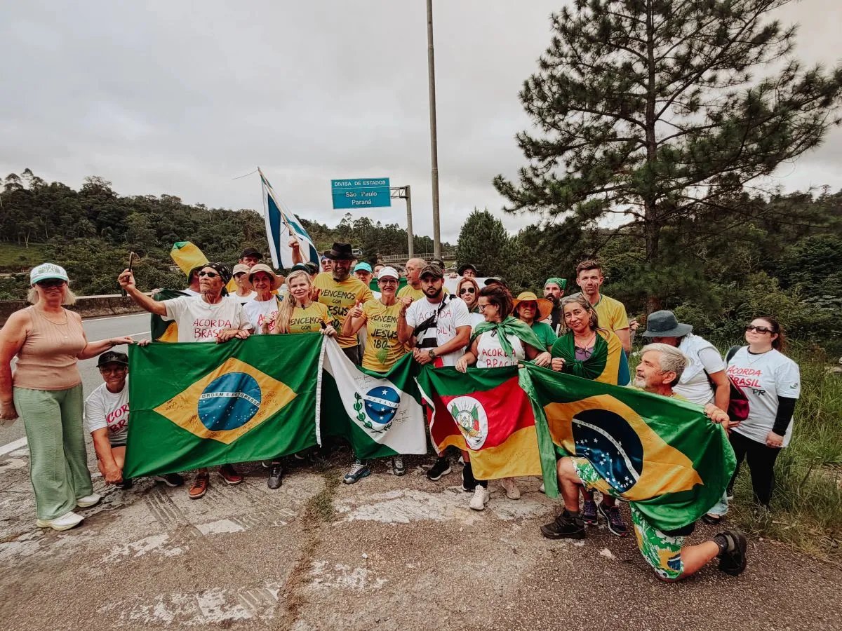 Caminhada pela anistia no Paraná chega ao fim; ato nacional previsto pra SP