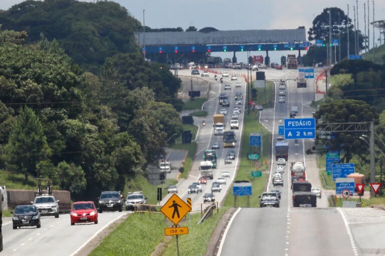 Carnaval aumenta fluxo nas rodovias do Paraná; veja os horários de pico