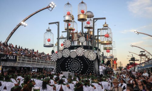 Carnaval em SP tem previsão de sol, calor e chuvas à tarde - 12/02/2026 - Cotidiano