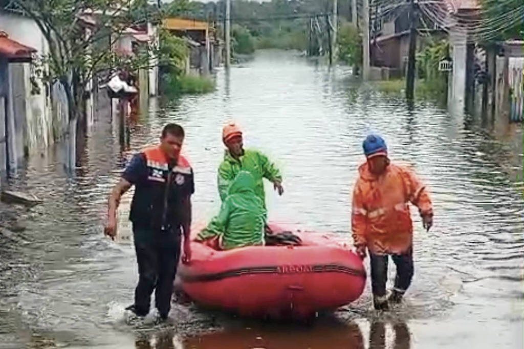 Chuva: litoral paulista em alerta vermelho até sexta (27) - 23/02/2026 - Cotidiano