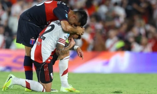 Com falhas de ex-jogadores de Flamengo e Palmeiras, River é goleado pelo Tigre no Monumental