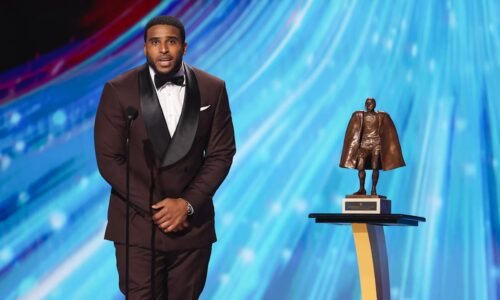 Commanders LB Bobby Wagner named 2025 Walter Payton NFL Man of the Year 