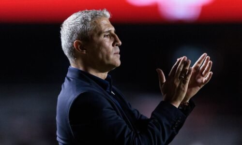 Crespo dá conselho a Alisson no São Paulo, valoriza 'protagonista do elenco' e enaltece torcida: 'Quando estamos unidos é difícil'