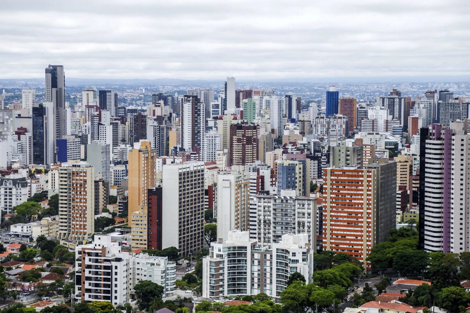 Curitiba amplia dispensa de alvarás para 1.200 categorias empresariais