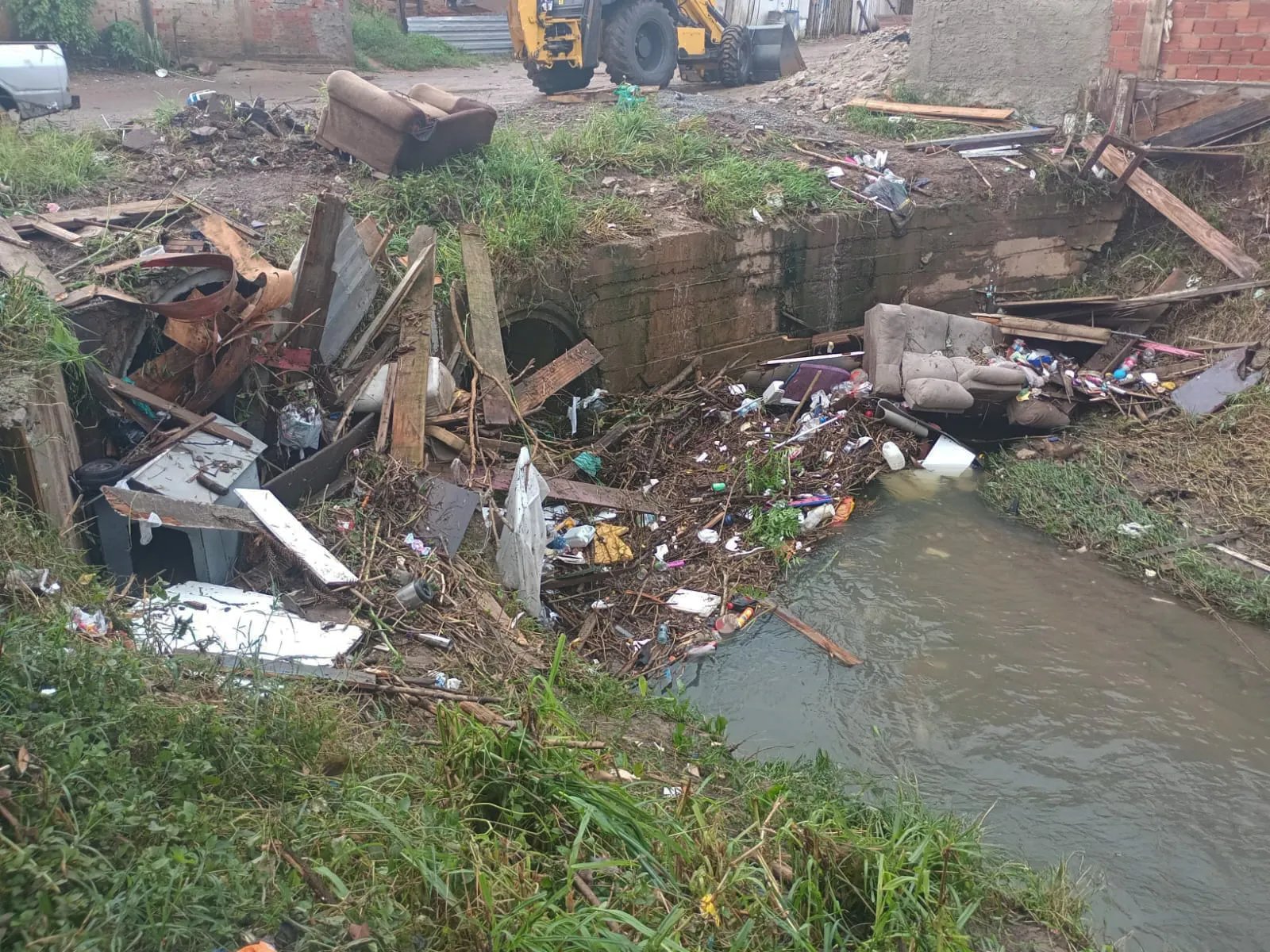 Curitiba recolhe 435 toneladas de resíduos após temporal