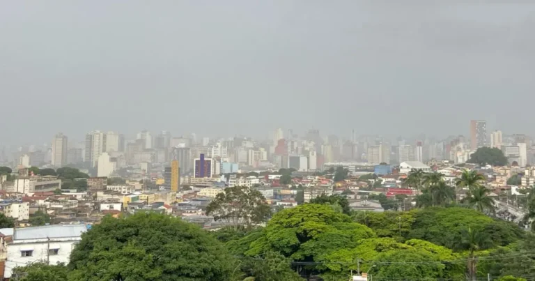 Defesa Civil de BH avisa para chuva forte e acumulado 'significativo' nesta terça (3)