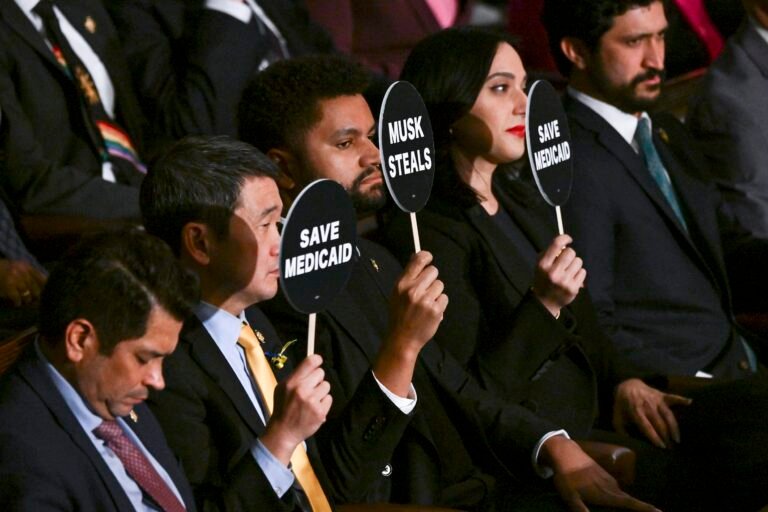 Democrats shouldn’t sit on their hands during the State of the Union