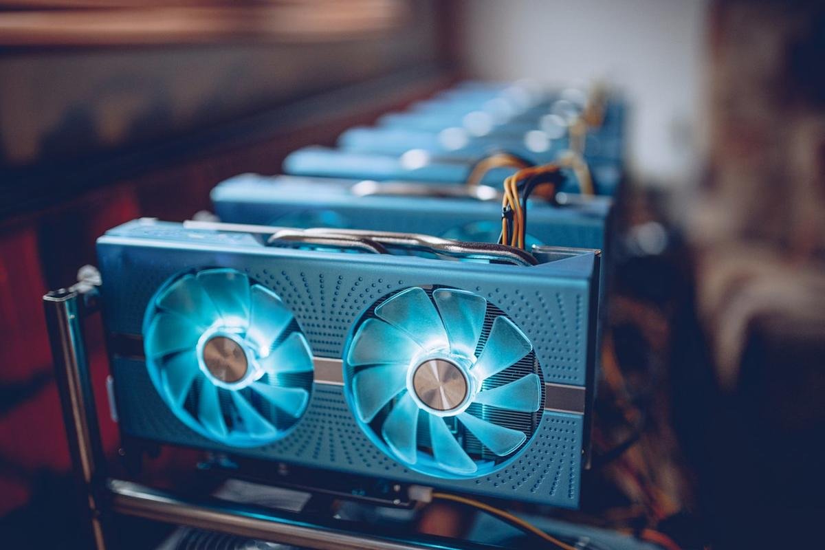Does Riot Platforms' 5.3% Gain This Past Week Signal a Recovery Is Underway?