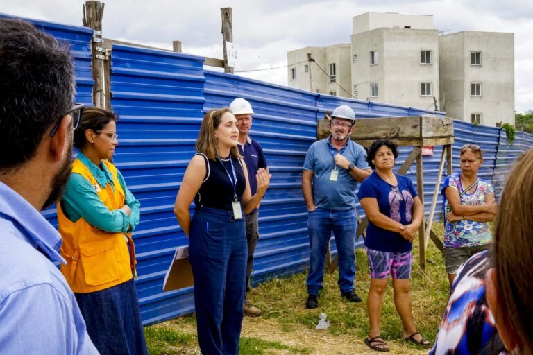 Famílias visitam obras dos Residenciais Alfeneiros em Curitiba