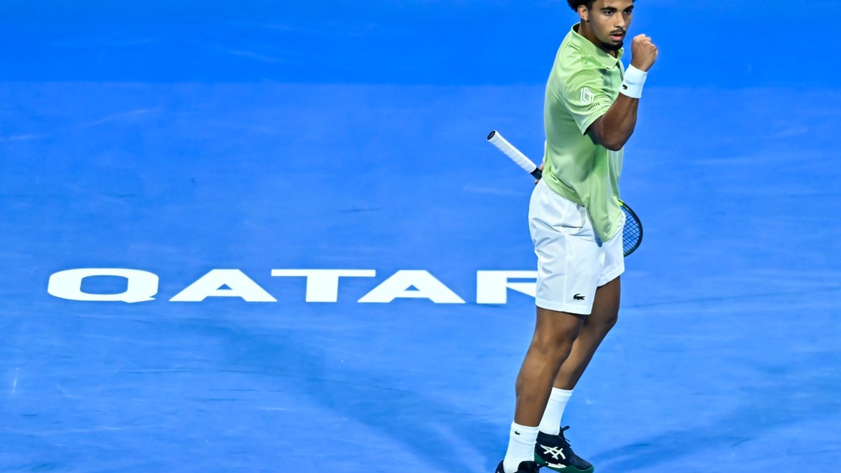 Fils supera una fractura en la espalda y es la primera vez que Alcaraz juega una final con un rival más joven