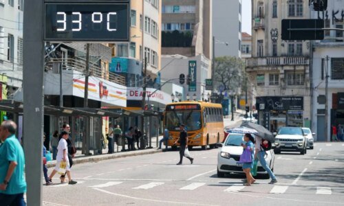 Fim do calor extremo? Mudança no tempo traz chuva e refresco para Curitiba e Paraná