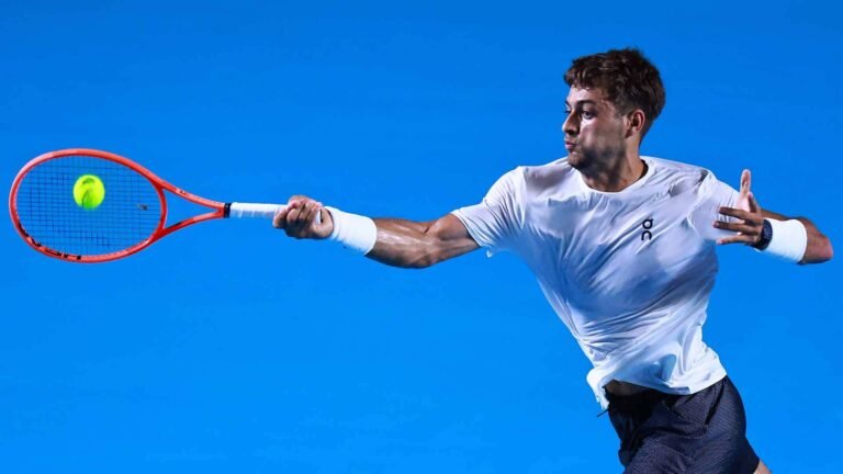 Flavio Cobolli saves all eight break points to reach Acapulco SFs | ATP Tour