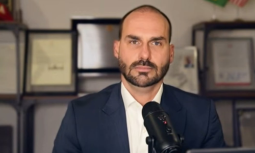 Flávio tem plano para resgatar Eduardo Bolsonaro, que pode ser suplente ao Senado