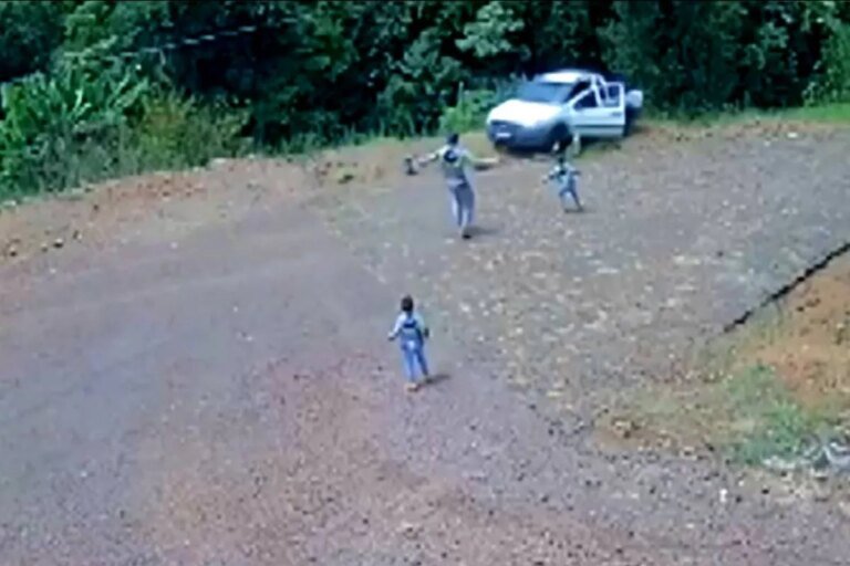 Gêmeos pulam de carro em movimento antes de queda no Paraná