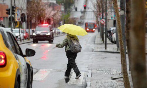 Início da semana no Paraná tem alerta para tempestade e chuvas