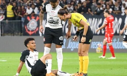 Kaio César se machucou no primeiro jogo como titular pelo Corinthians